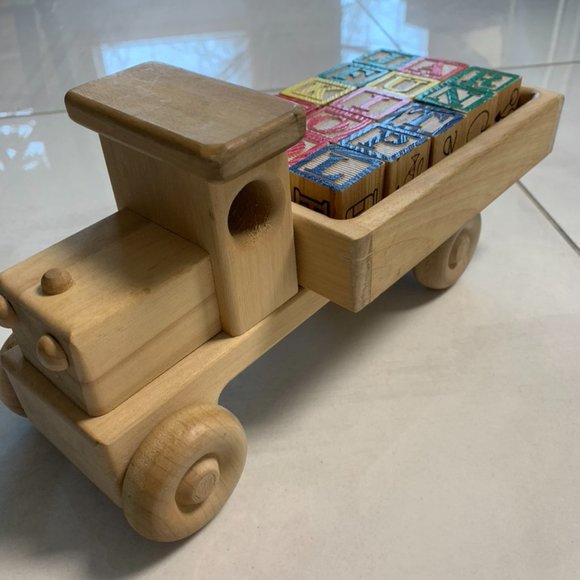 Verne's Woodcraft Toys - Wooden truck with 15 alphabet/picture blocks - Picture 3 of 3